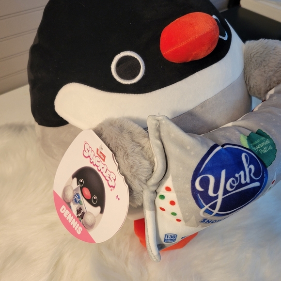 Zuru Snackles Dennis Penguin Plush Toy - Black, Gray, and Red - Picture 3 of 10